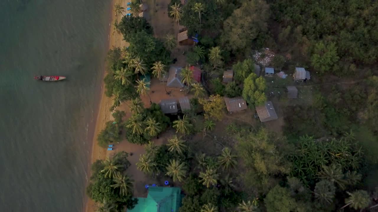 vista aérea de la aldea costera