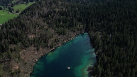 Luftaufnahme-Des-Cresta-Sees-In-Graubünden,-Schweiz