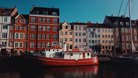 kopenhagen nyhavn at a sunny day