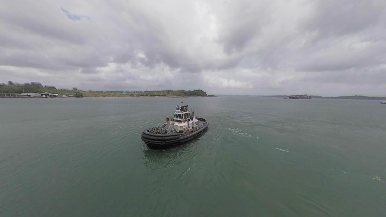 태평양과 대서양 사이의 파나마 운하 통과