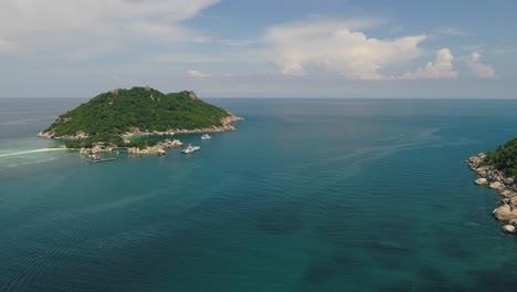 isla en el mar en 4k
