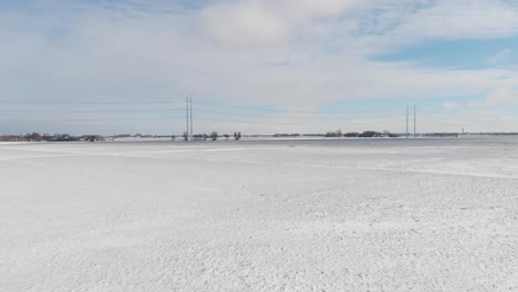 Starker-Schneesturm-über-Den-Nationalen-Stromleitungen,-Stromausfall