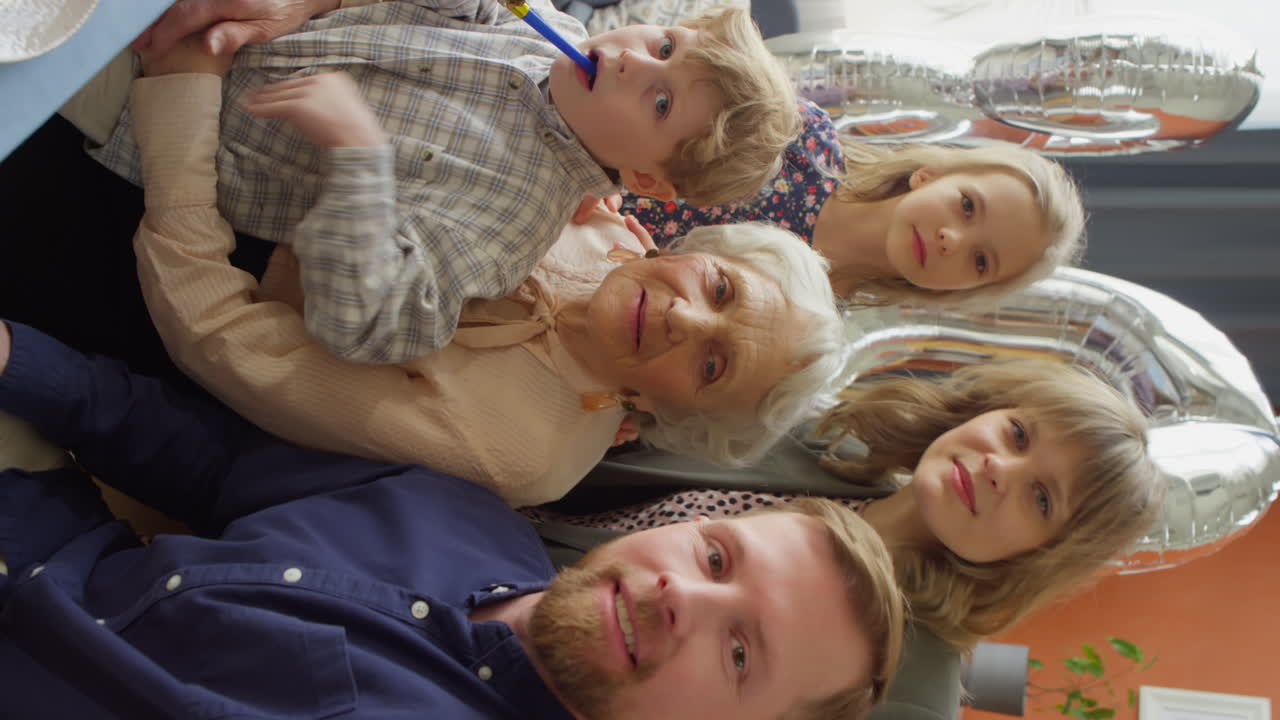 счастливого семейного празднования дня рождения