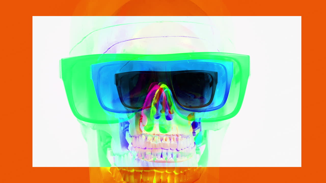 cráneo humano con gafas de sol