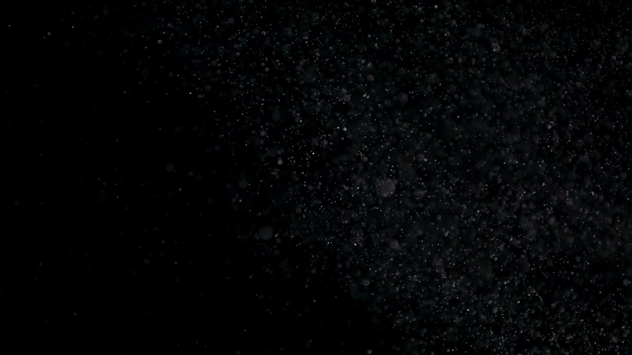 검은 바탕에 분리 된 파우더