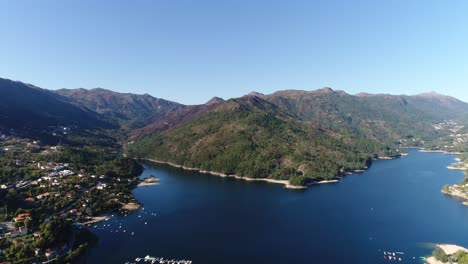 Impresionante-Paisaje-Natural-Del-Parque-Natural-De-Gerês-En-Portugal