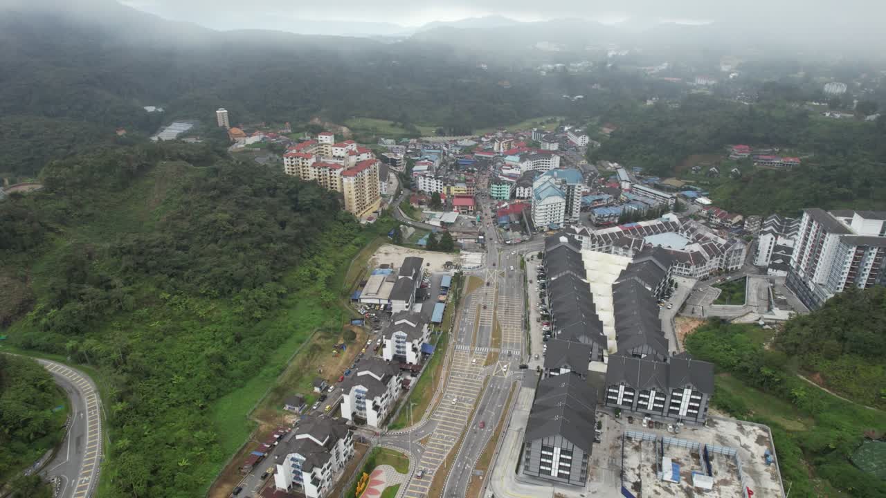 vista general del paisaje del distrito de brinchang dentro del área de cameron highlands de malasia