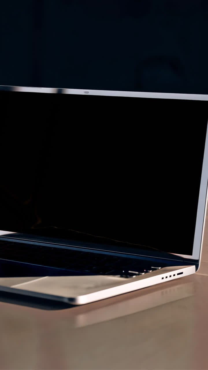 Live-Mockup eines Laptop-Computerbildschirms, animiertes Overlay, transparentes 4K-Video, Alpha-Kanal, ProRes