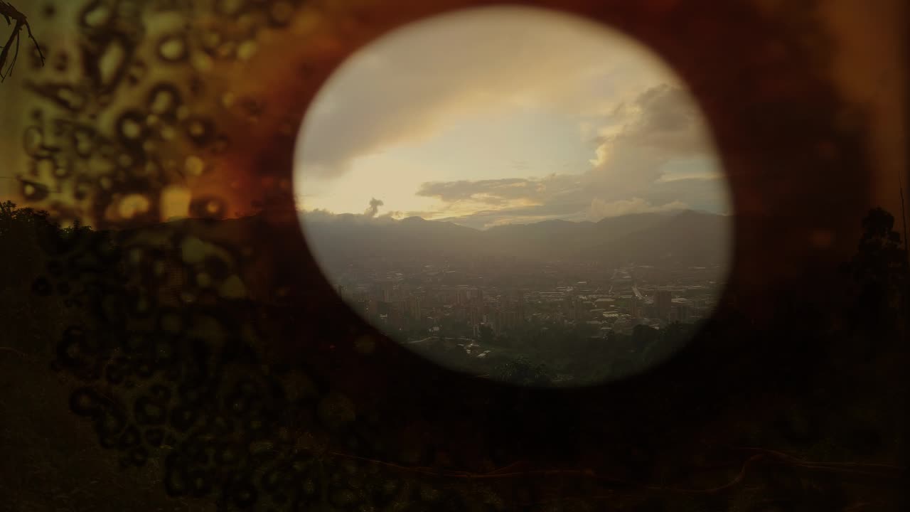 오후 메델린 사바네타 앞에서 불타는 영화