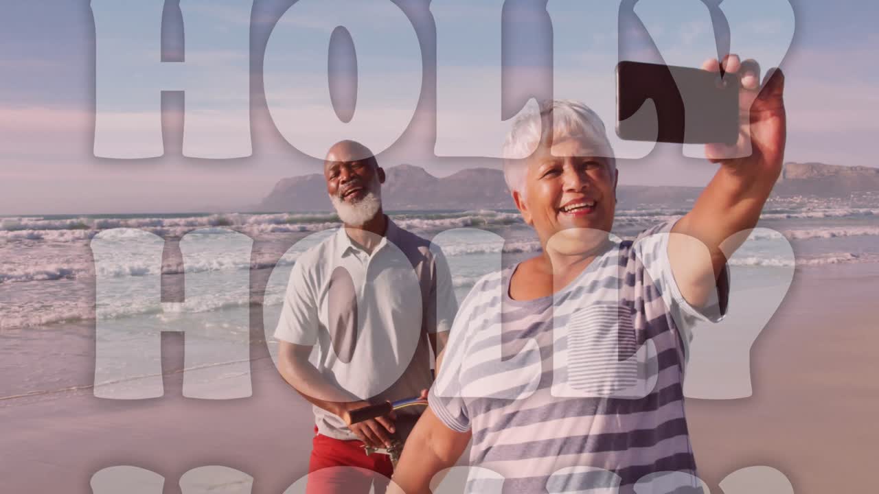 animación de saludos de navidad texto sobre pareja biracial senior tomando selfies en la playa.