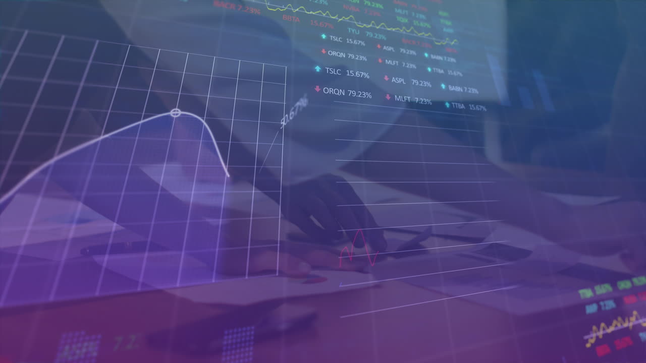 animazione dell'elaborazione dei dati finanziari su diversi uomini d'affari