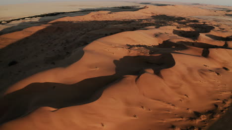 vista aérea de las dunas de arena roja