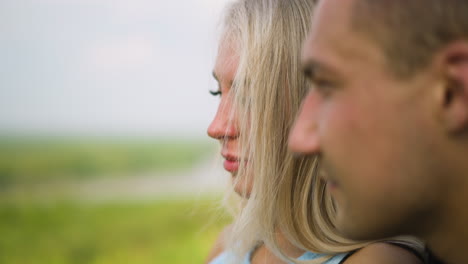 Pretty-blonde-lady-with-man-stands-together-at-romantic-date