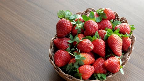 Ripe-red-strawberries-in-a-bowl-on-table