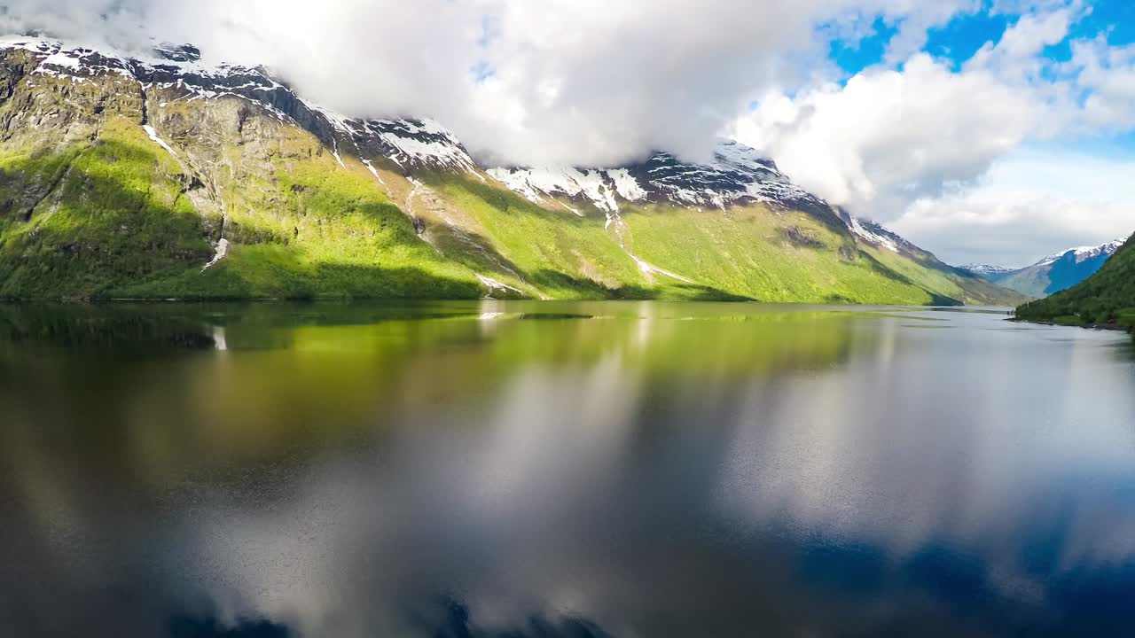 imágenes aéreas de la hermosa naturaleza de noruega.