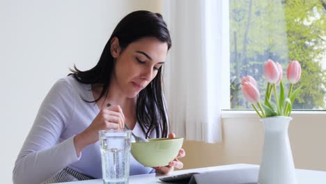 Beautiful-woman-having-breakfast-4k