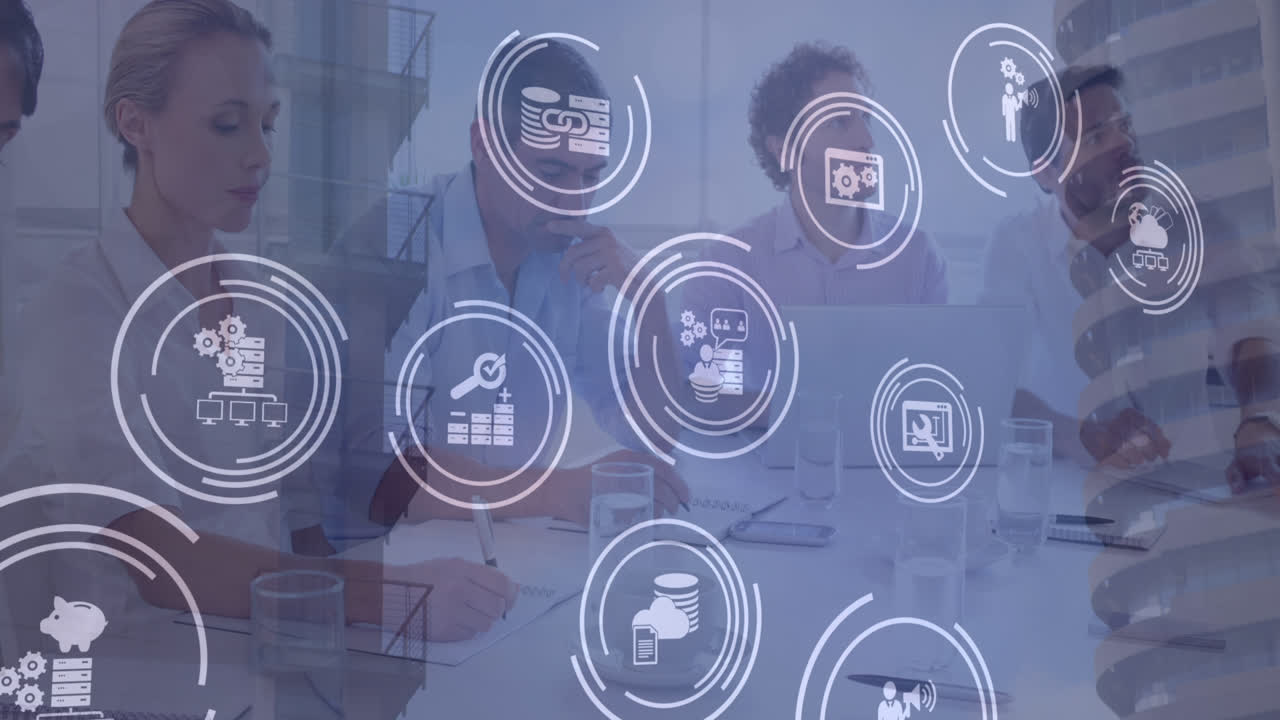 video de íconos de la tecnología sobre fondo azul con diversos empresarios hablando en la oficina