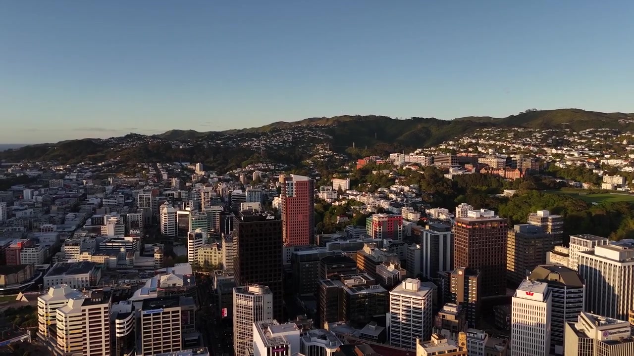 Ripresa aerea dall'alto del Central Business District (CBD) nella città di Wellington, Nuova Zelanda.