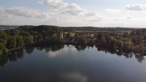 Lago-Munich-Weisslingersee-Desde-Arriba-Con-Un-Dron-A-4k-30fps