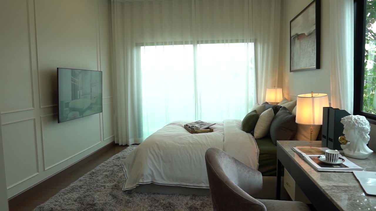 현대적이고 럭셔리한 마스터 침실과 워크인 옷장 인테리어 디자인