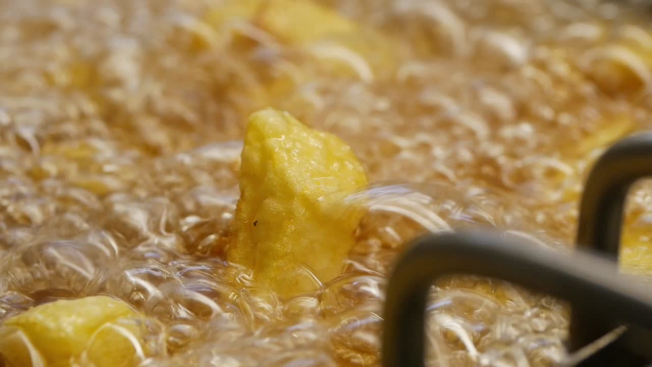 뜨거운 기름에 긴 김