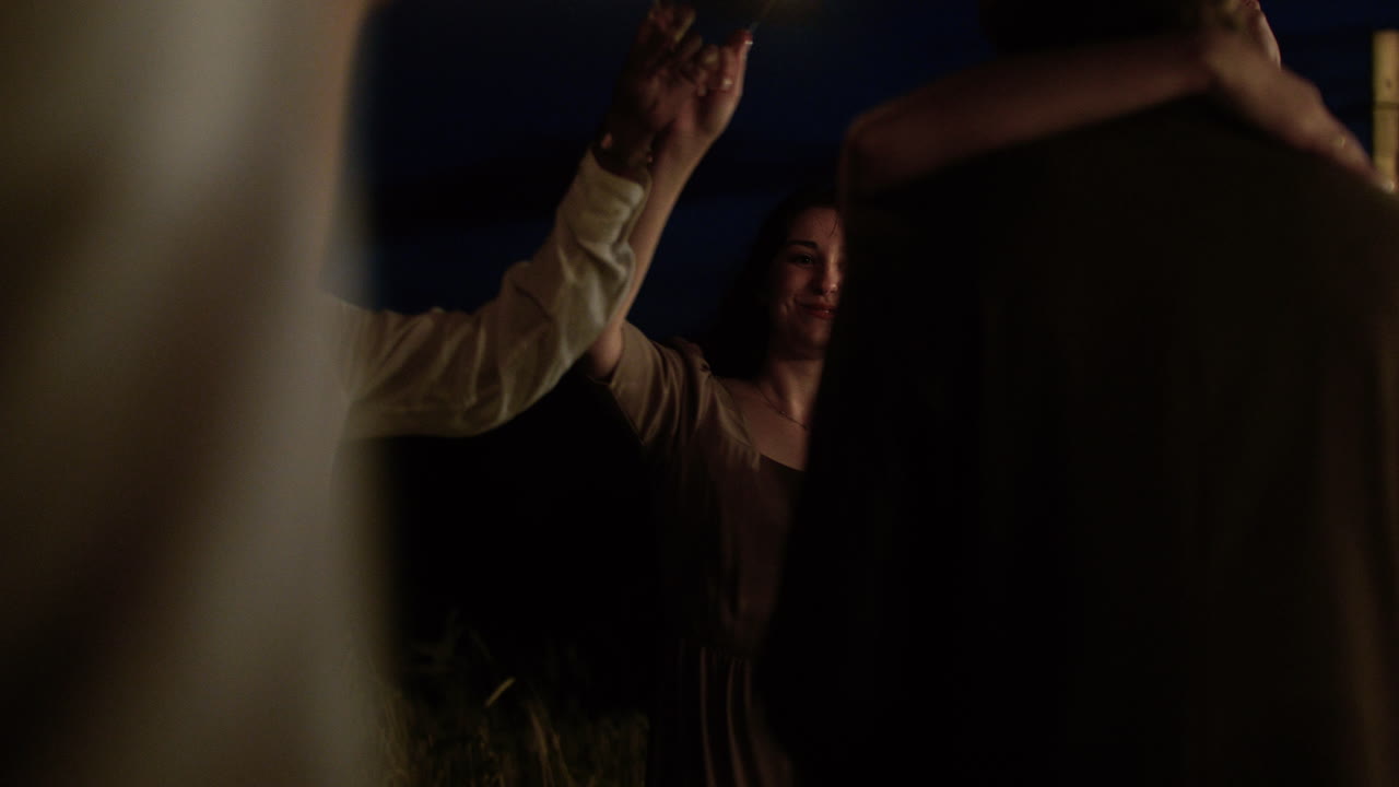 밤에 결혼식 축하