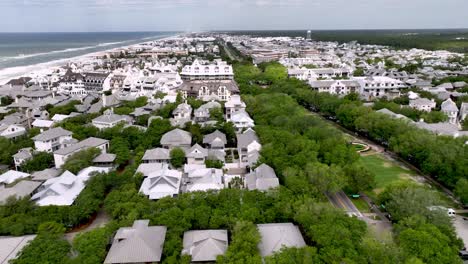 Luftaufnahme-Von-Rosemary-Beach,-Florida,-Aufgenommen-In-5k