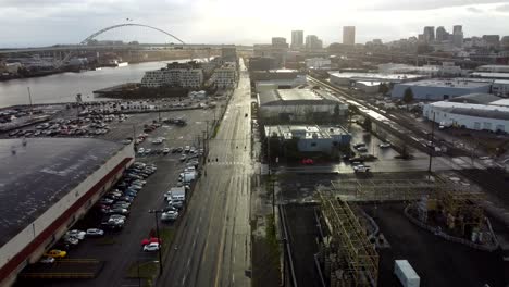 estados unidos, o, portland, puerto industrial del noroeste, 2024-12-26 - vista de avión no tripulado del puerto de portland en el puerto industrial del noroeste sobre el río wilamette con el puente fremont