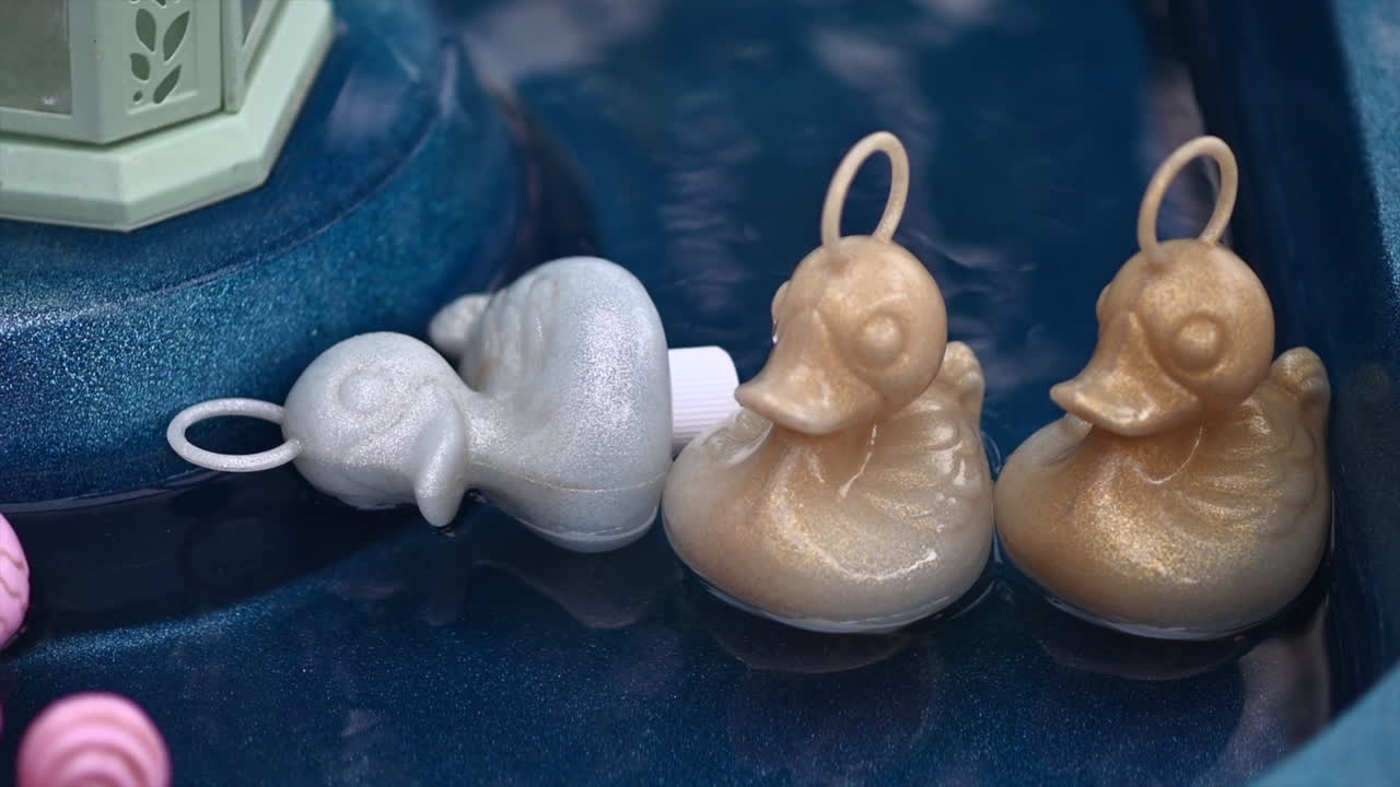 Rubber duck toys moving on water container