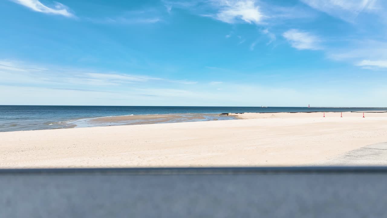 신선한 모래를 장소로 운반하는 파이프