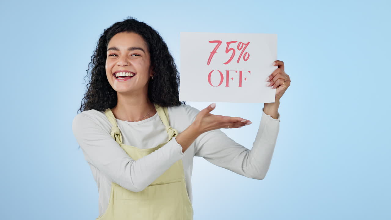 mujer, cartel y trato o venta en el estudio