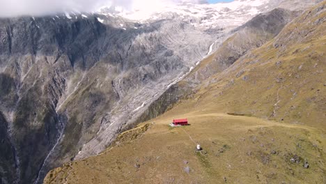 brewster hut, located on mountain ridge