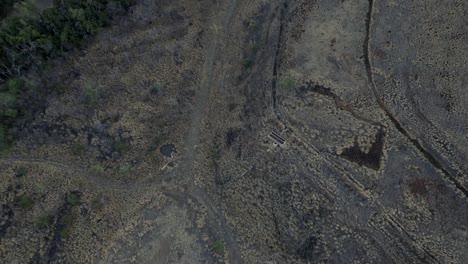 una lenta revelación aérea del desarrollo de la tierra en maui, hawaii está destinada a proporcionar vivienda para muchos