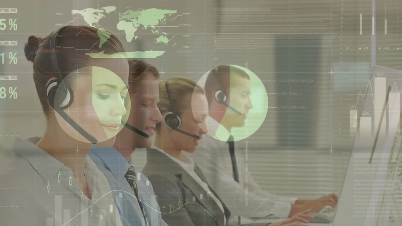 animación del procesamiento de datos financieros sobre diversas personas de negocios con auriculares telefónicos
