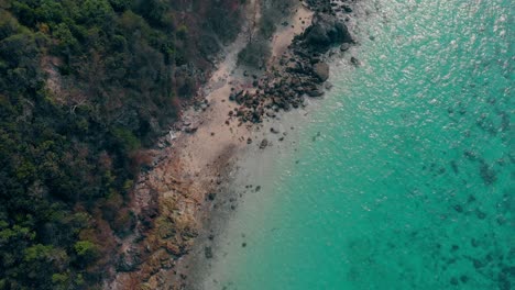 Drohnenfilme-Beobachten-Das-Panorama-Der-Langen-Sandstrandküste