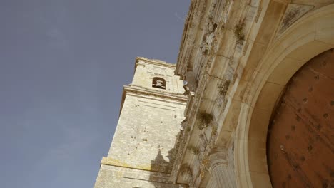 Campanario-Envejecido-En-Medina-Sidonia,-Cádiz,-España