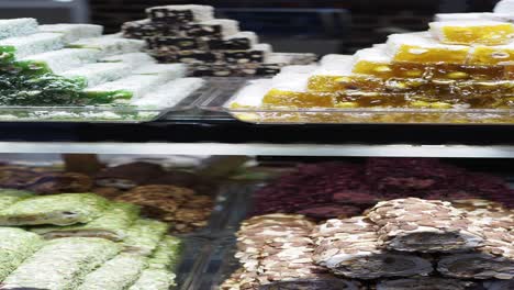variedad de delicias turcas y otros dulces