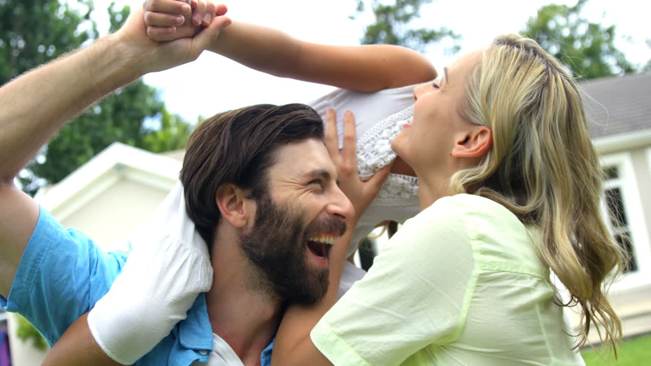 familia feliz disfrutando juntos