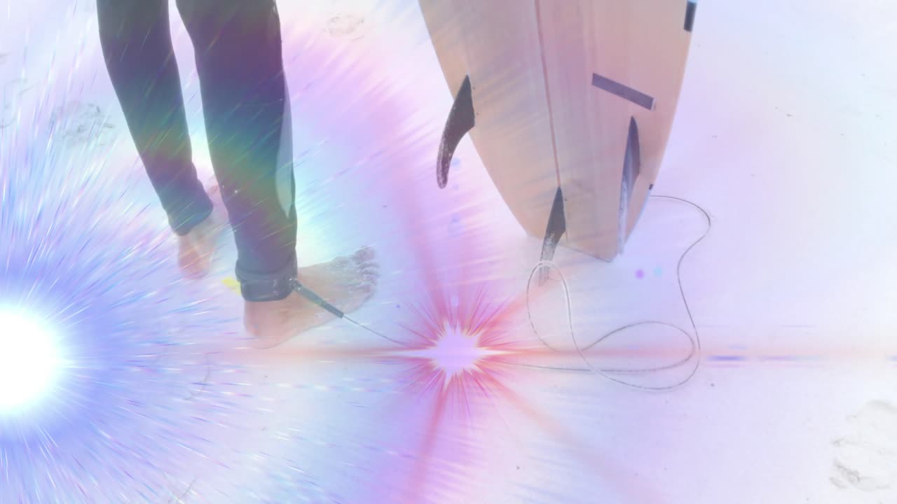 서핑 보드를 들고 있는 해변에서 서핑 선수의 발 위로 움직이는 빛의 애니메이션