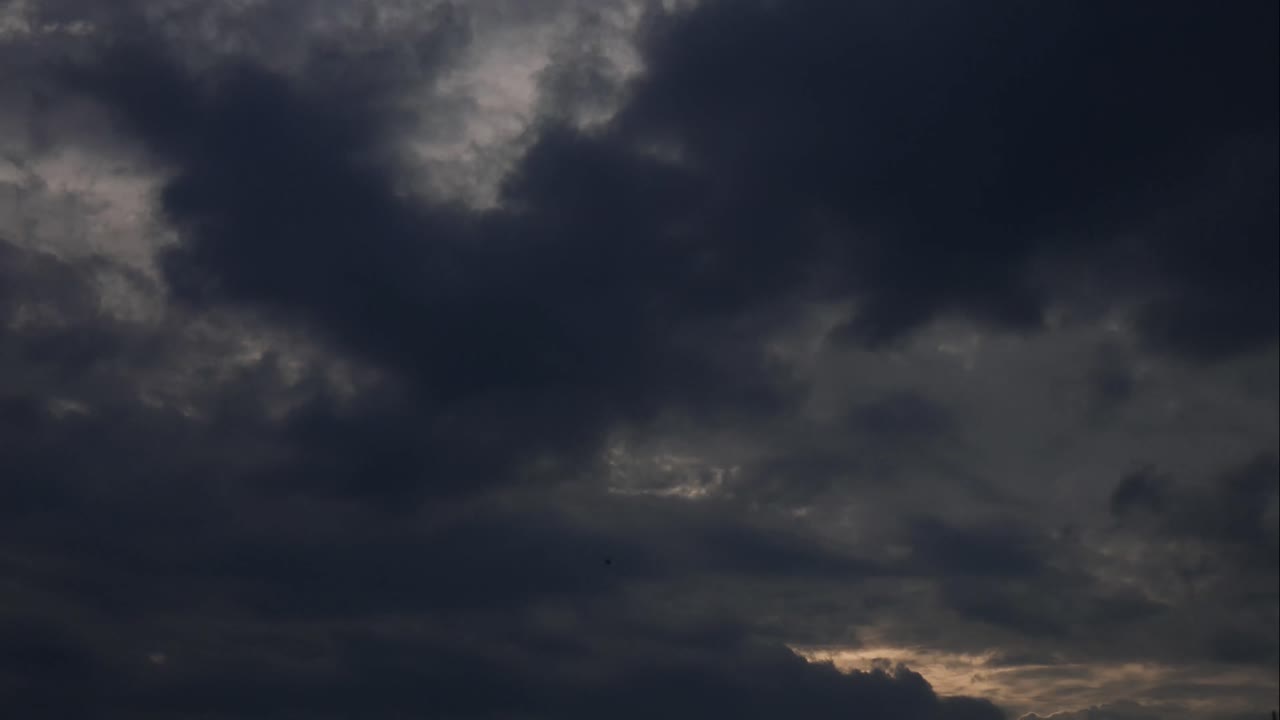 영상 b 롤 timelapse 하늘과 검은 구름