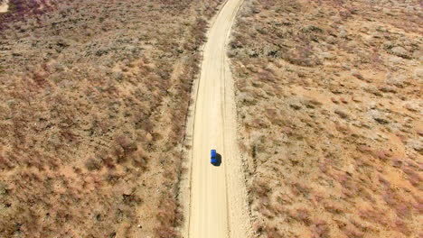 poniendo las millas del desierto en el espejo retrovisor