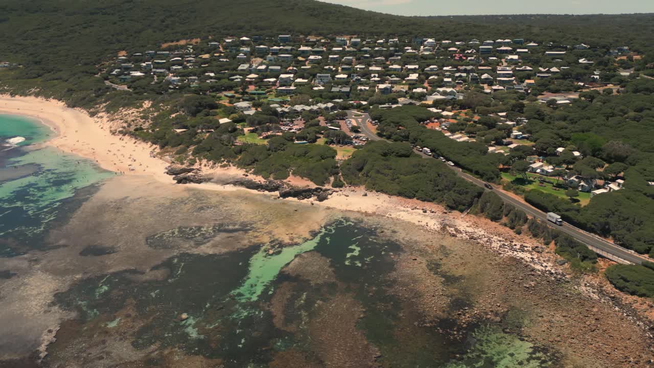 웨스턴 오스트레일리아 해안에 있는 yallingup 마을과 호수, 퍼스와 마거릿 강 근처의 유명한 서핑 장소