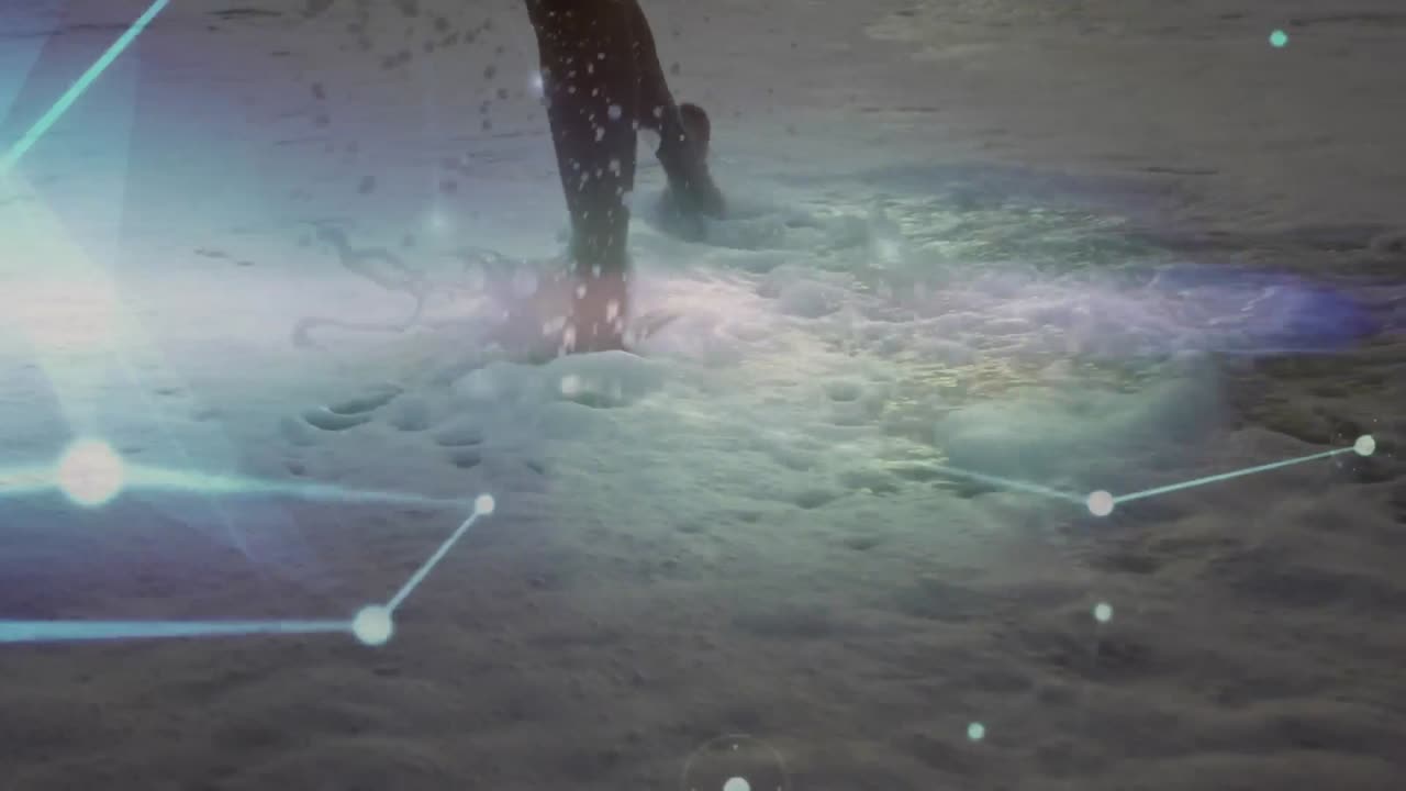 해변에서 달리는 여성의 낮은 섹션에 대한 연결의 반 ⁇ 이는 네트워크