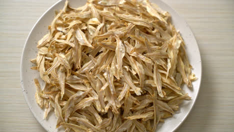 dried small crispy bake fish