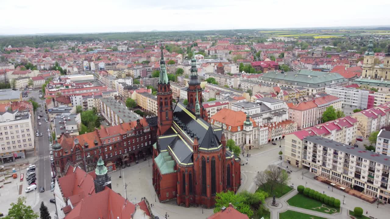 폴란드 의 레그니차 도시 와 대성당 의 공중 사진
