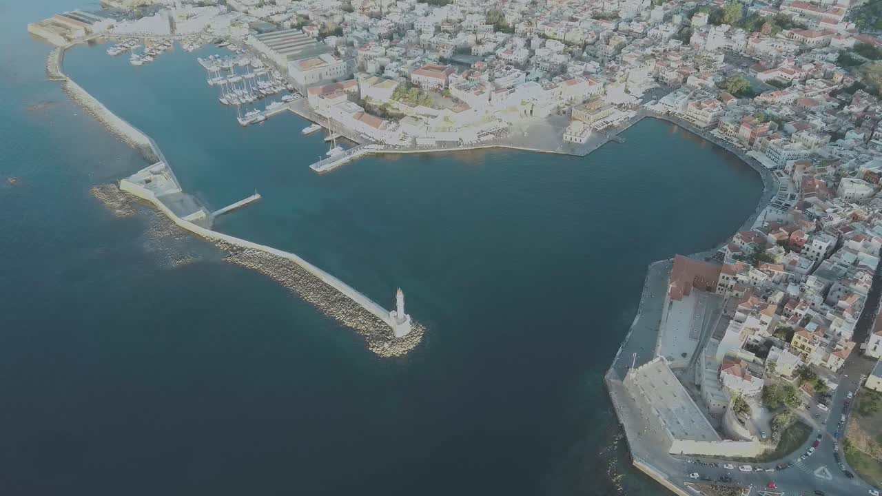 chania viejo puerto faro puesta de sol vista aérea drone