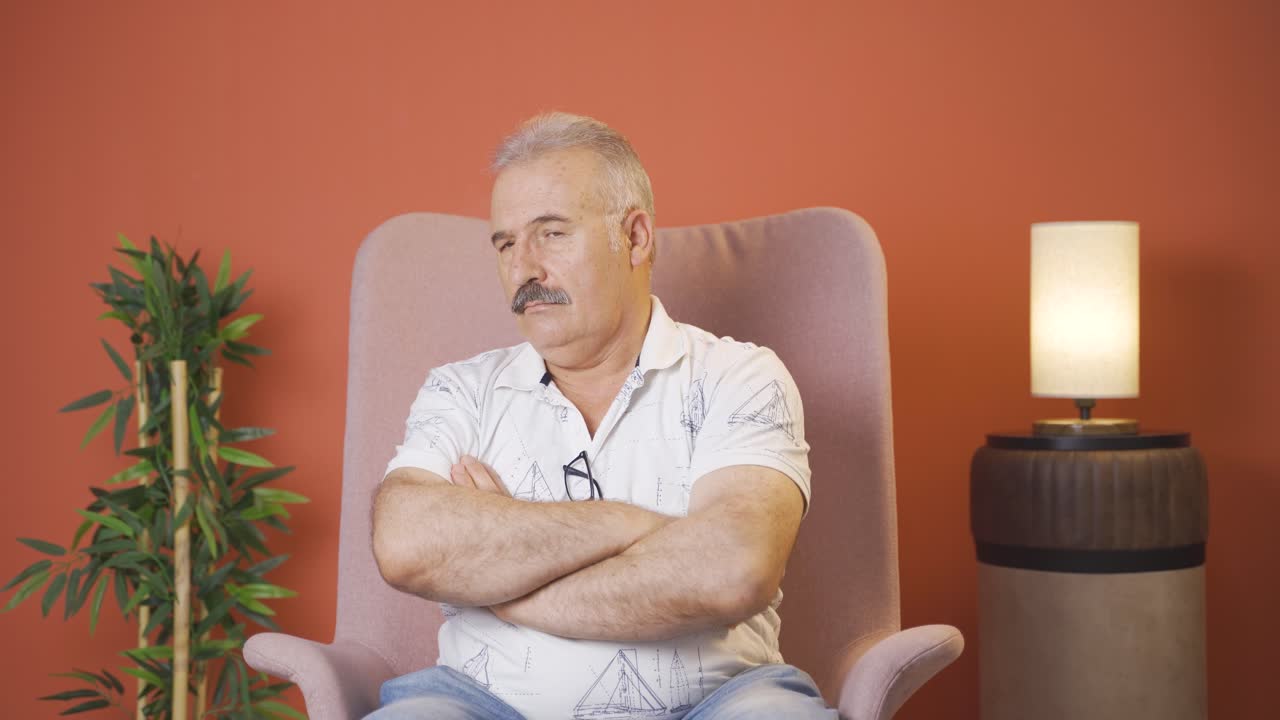 L'anziano che è offeso