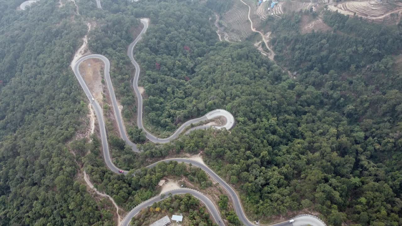 imágenes de drones de la autopista bp, autopista bardibas, en las colinas y montañas de nepal