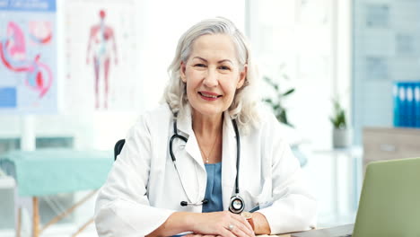 Face,-senior-woman-and-doctor-with-a-laptop