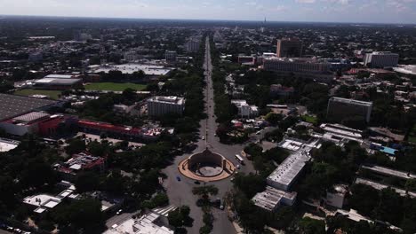 Das-Denkmal-Für-Das-Heimatland-In-Montejo-Boulevard-In-Merida,-Yucatan